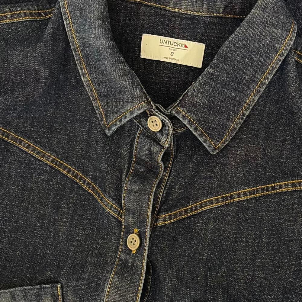 Women's UNTUCKIT Jenna Buttondown Denim Shirt Top Pockets Dark Wash Preppy 8 - Picture 10 of 13